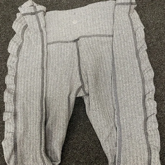 🐼Women Lululemon Athletica Gray and Black Leggings, size 4 - Picture 7 of 12